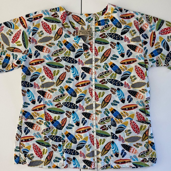 SCRUB TOP - Picture 2 of 3